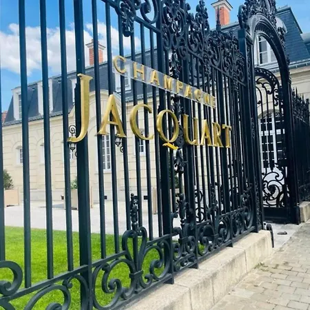 Coquebert Confortable Proche Centre Reims