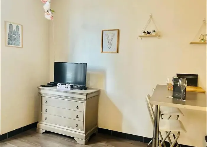 Coquebert Confortable Proche Centre *